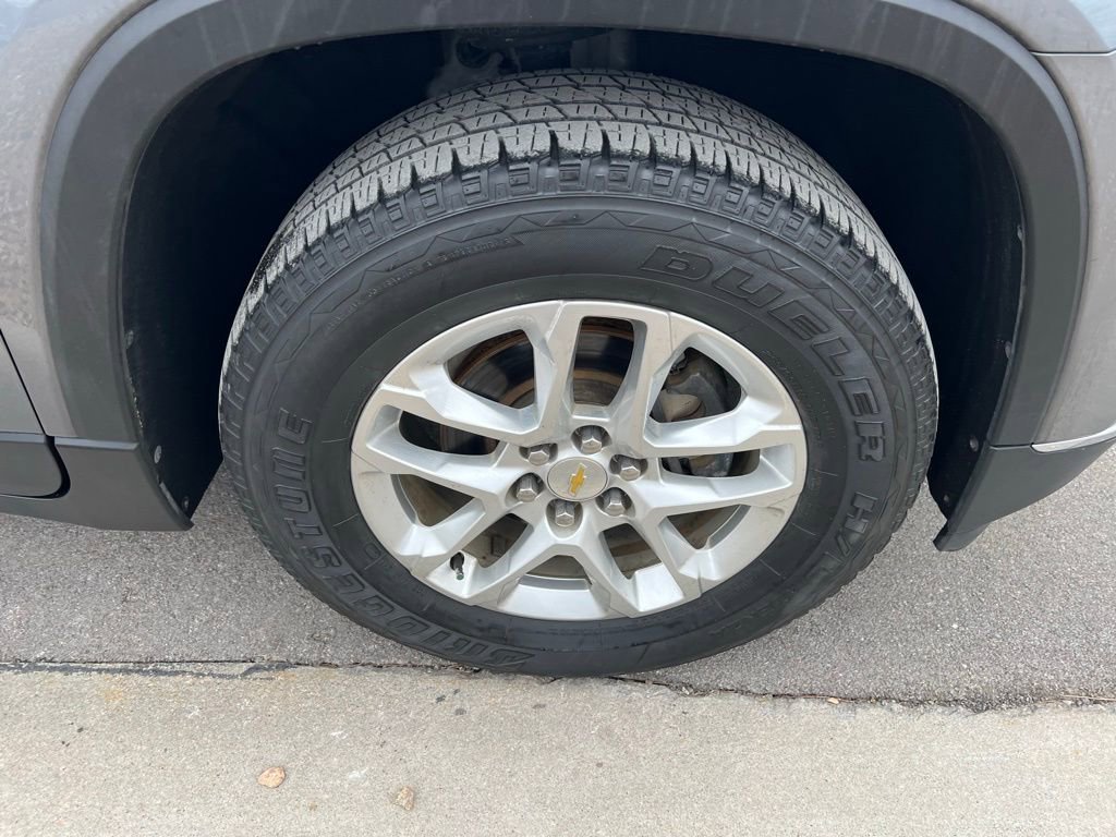Used 2020 Chevrolet Traverse LT image 12