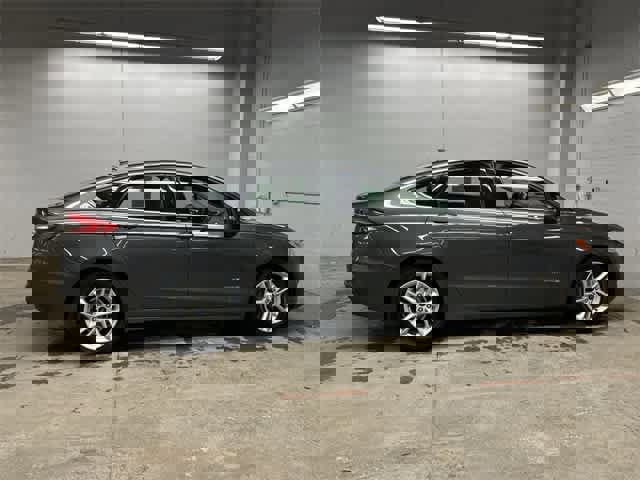 Used 2019 Ford Fusion SE image 4