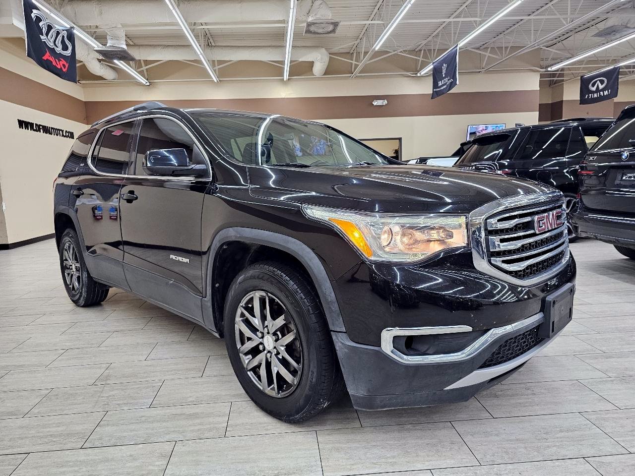 Used 2017 GMC Acadia SLT FWD image 4