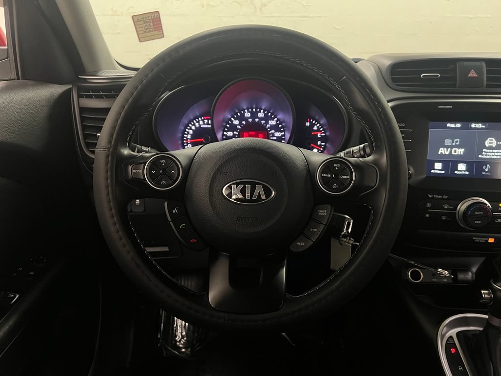 Used 2018 Kia Soul + FWD image 15