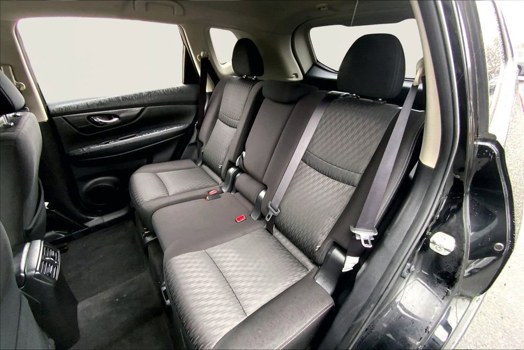 Used 2020 Nissan Rogue SV image 16