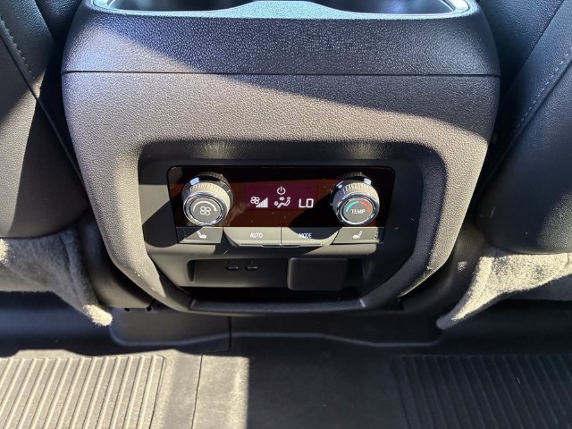 Used 2024 Chevrolet Traverse RS AWD/4WD image 16