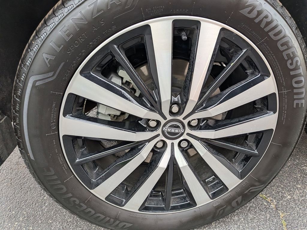 Used 2025 Nissan Pathfinder Platinum AWD/4WD image 30