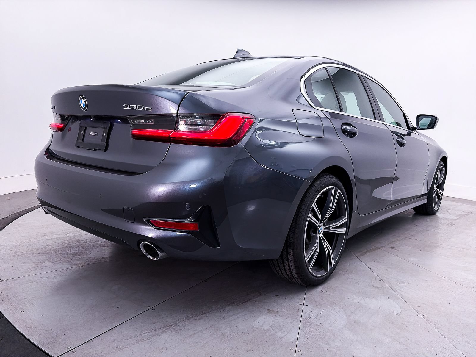 Used 2021 BMW 330e xDrive w/ Convenience Package AWD/4WD image 15