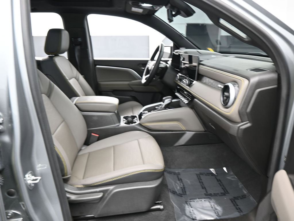 Used 2025 Chevrolet Colorado ZR2 w/ Technology Package AWD/4WD image 48