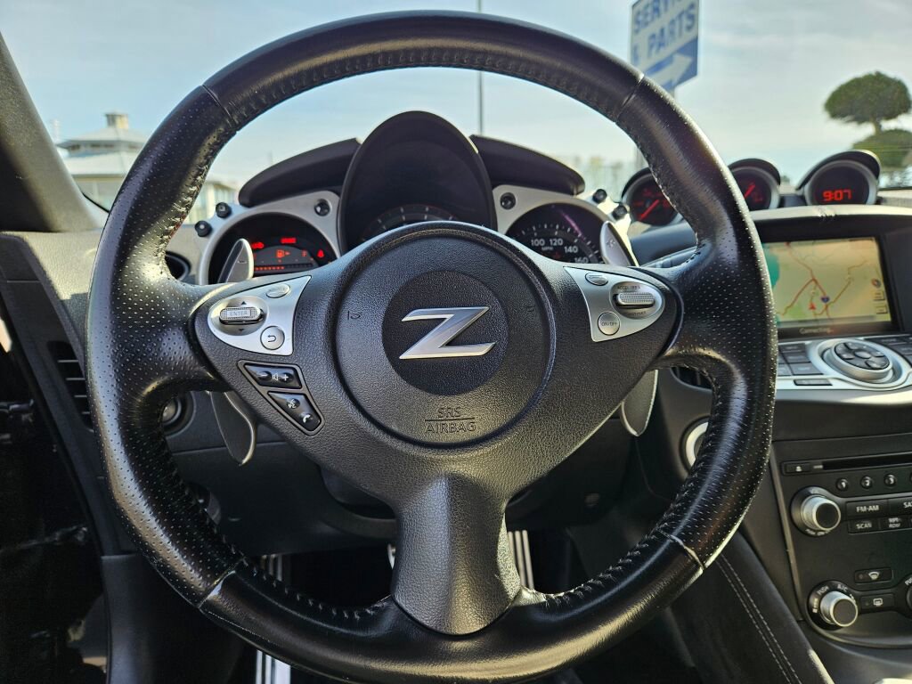 Used 2016 Nissan 370Z Touring RWD image 13