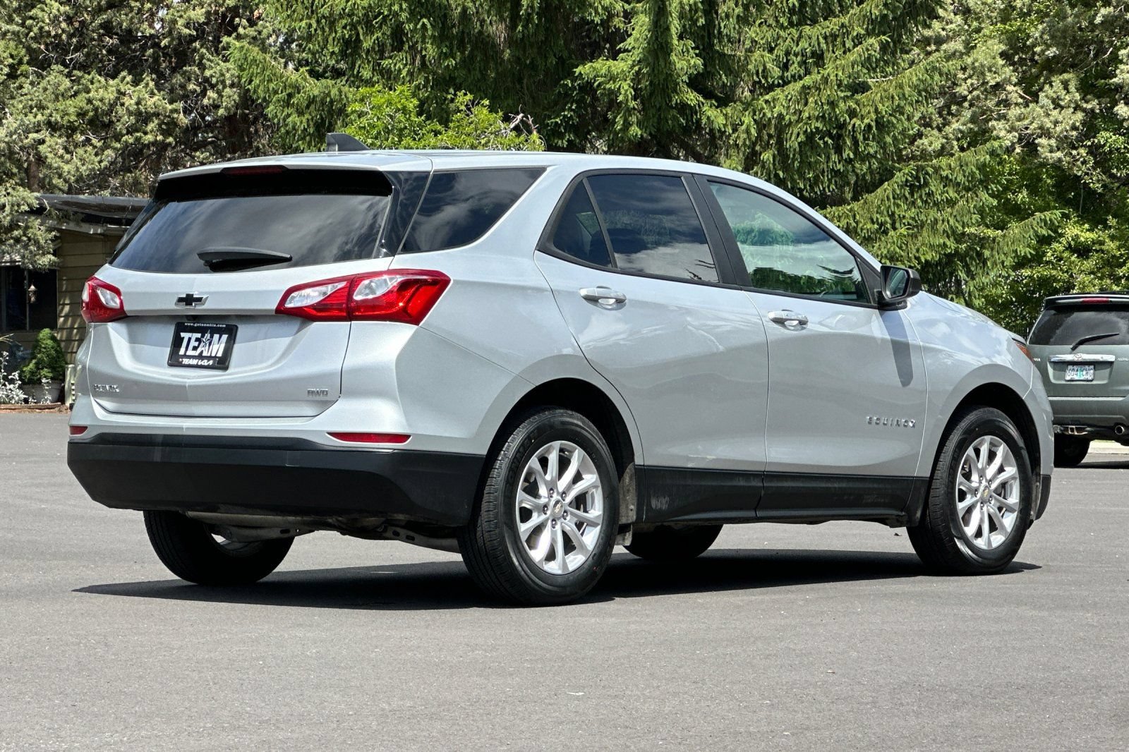 Used 2021 Chevrolet Equinox LS w/ LS Convenience Package AWD/4WD image 4