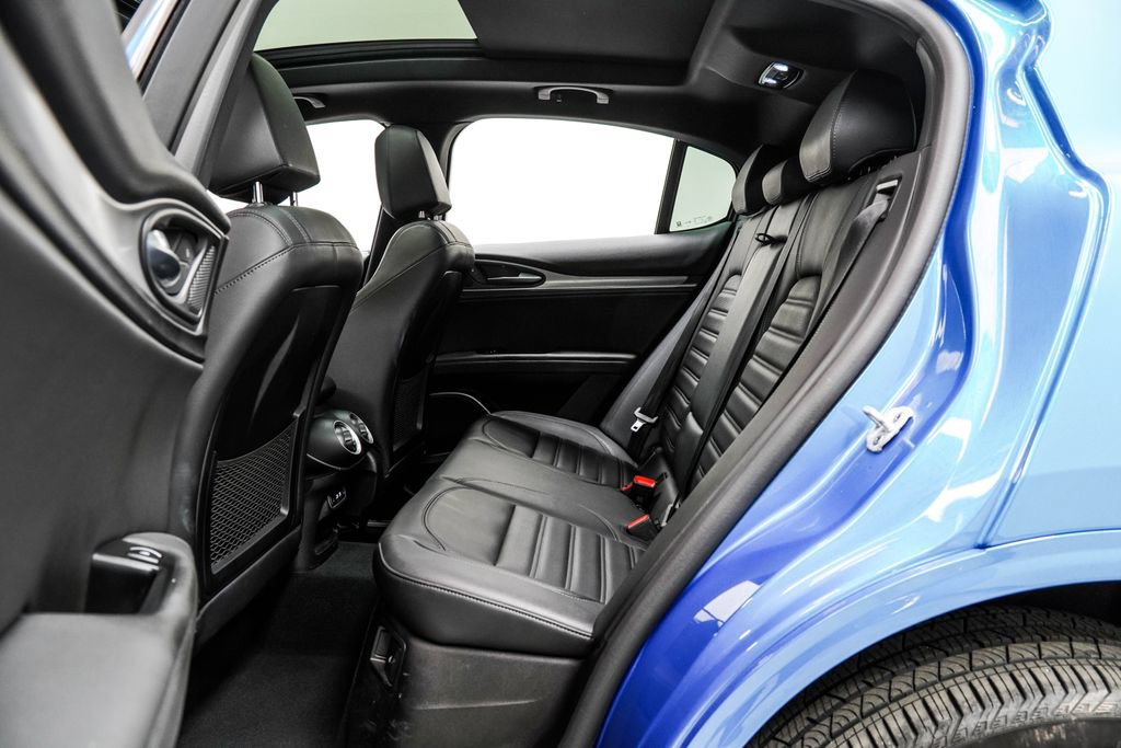 Used 2023 Alfa Romeo Stelvio Veloce AWD/4WD image 19