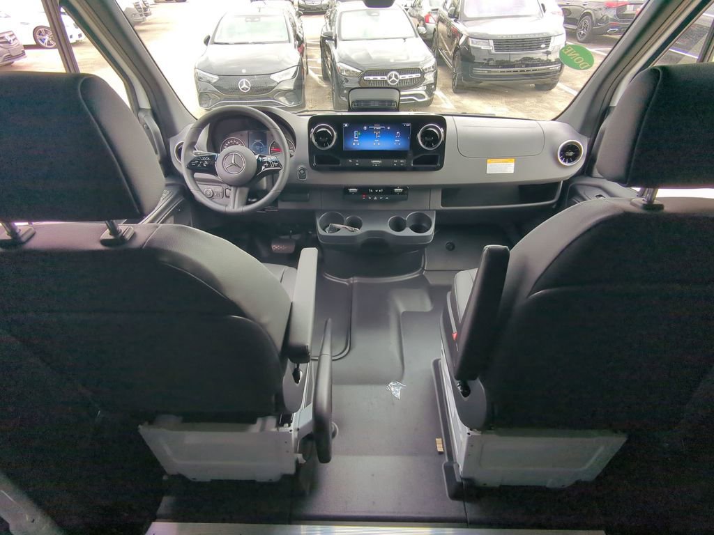 Used 2025 Mercedes-Benz Sprinter 2500 image 2