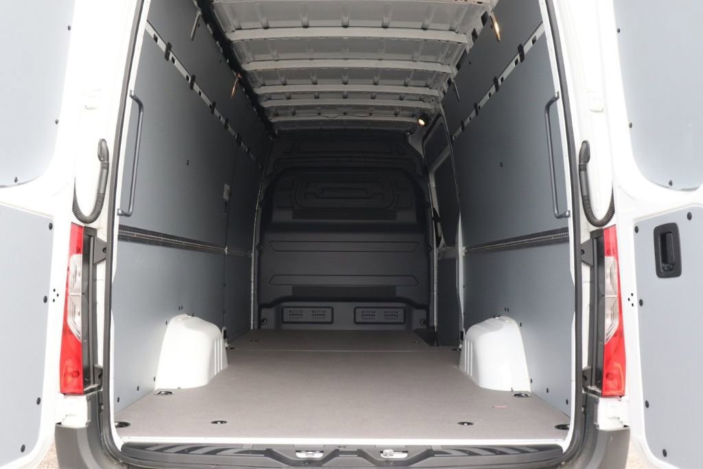 Used 2025 Mercedes-Benz Sprinter 2500 image 63
