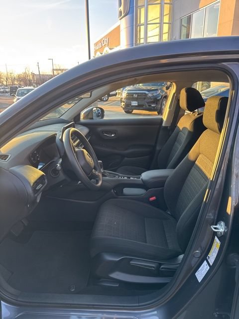 Used 2023 Honda HR-V LX image 2