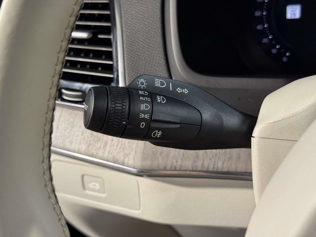 Used 2023 Volvo XC90 B6 Plus AWD/4WD image 29
