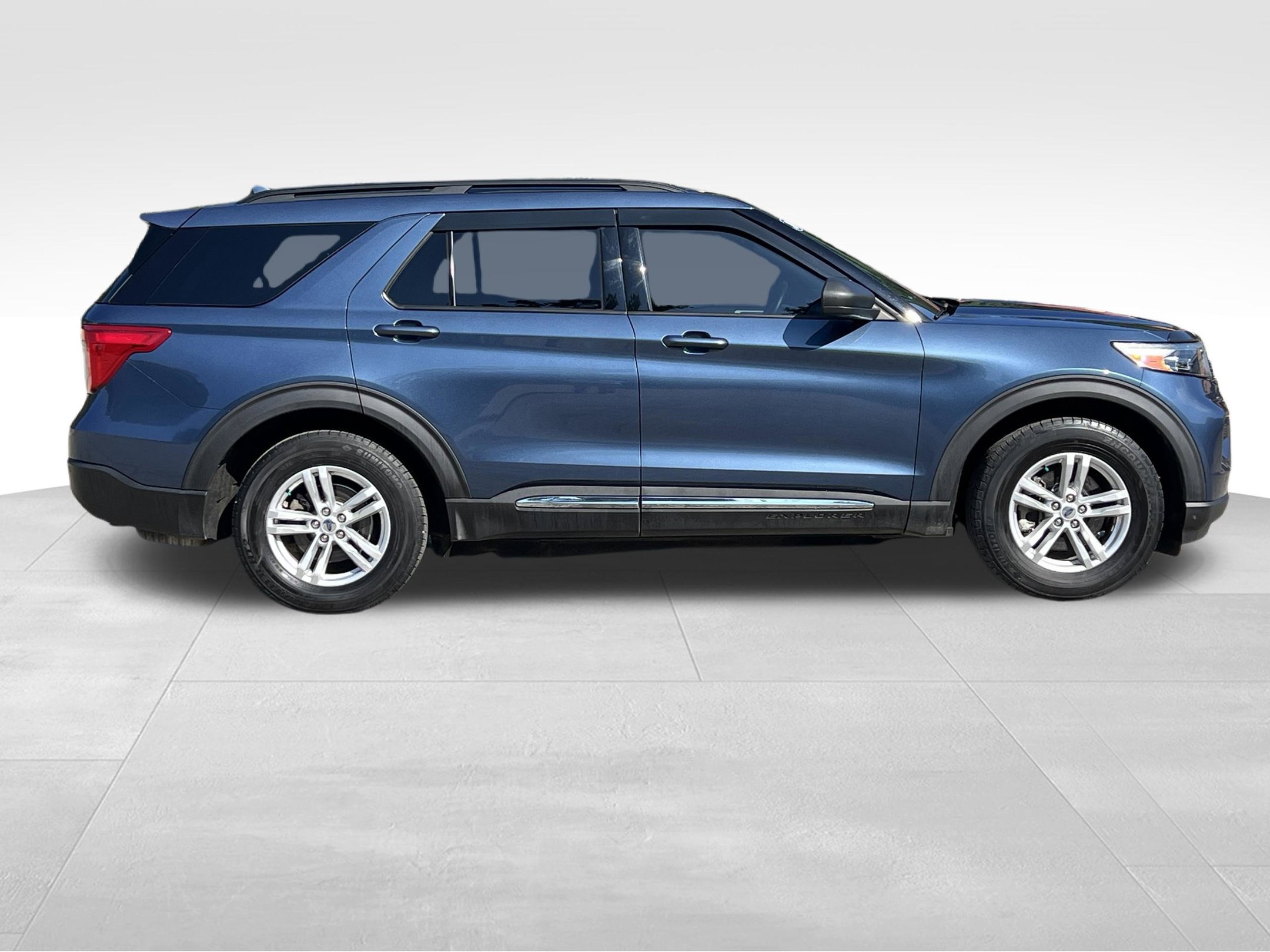 Used 2020 Ford Explorer XLT w/ Comfort Package AWD/4WD image 5