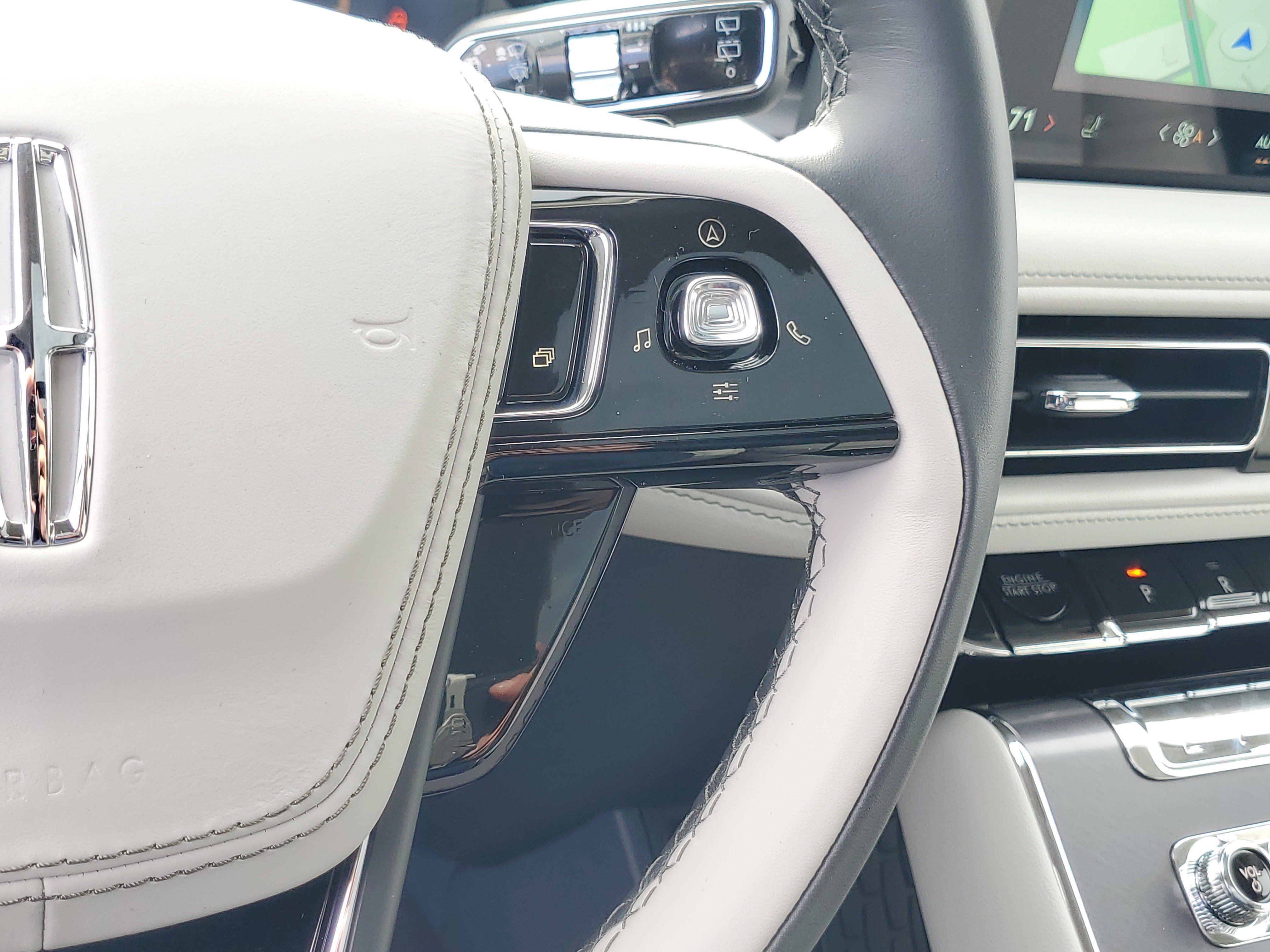 New 2027 Lincoln Aviator AWD image 17