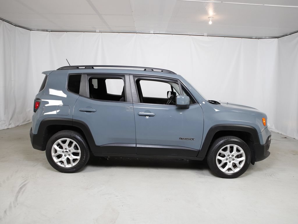 Used 2017 Jeep Renegade Latitude w/ Cold Weather Group AWD/4WD image 2