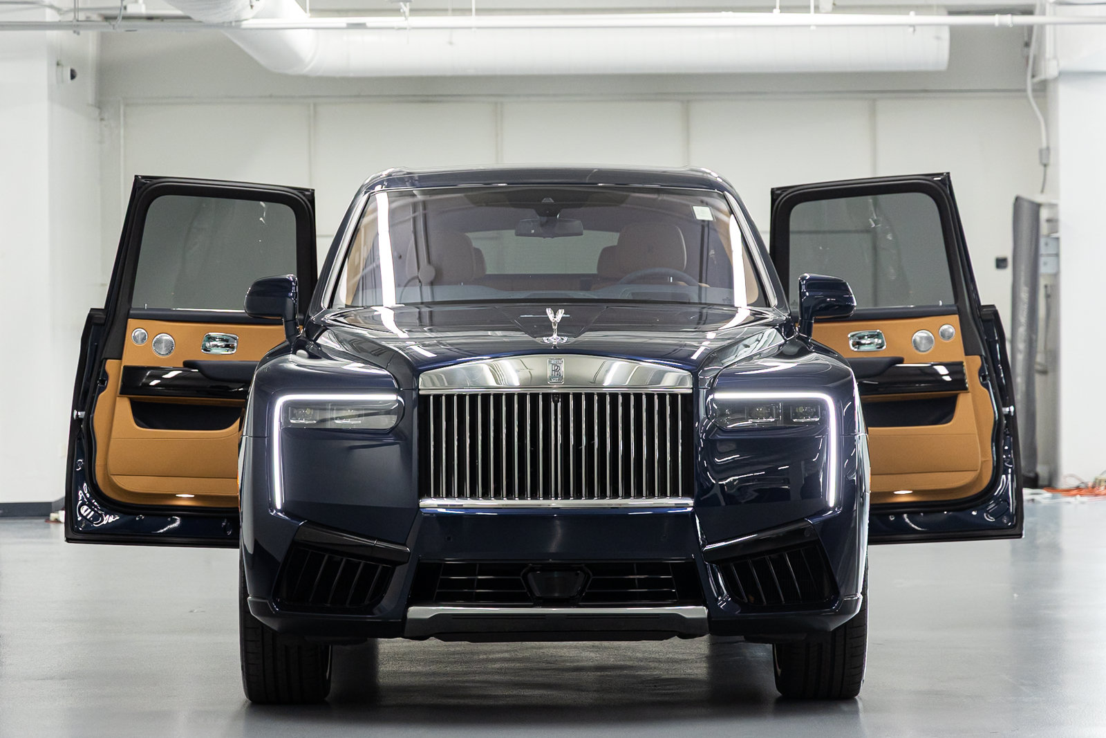 Certified 2025 Rolls-Royce Cullinan AWD/4WD image 25