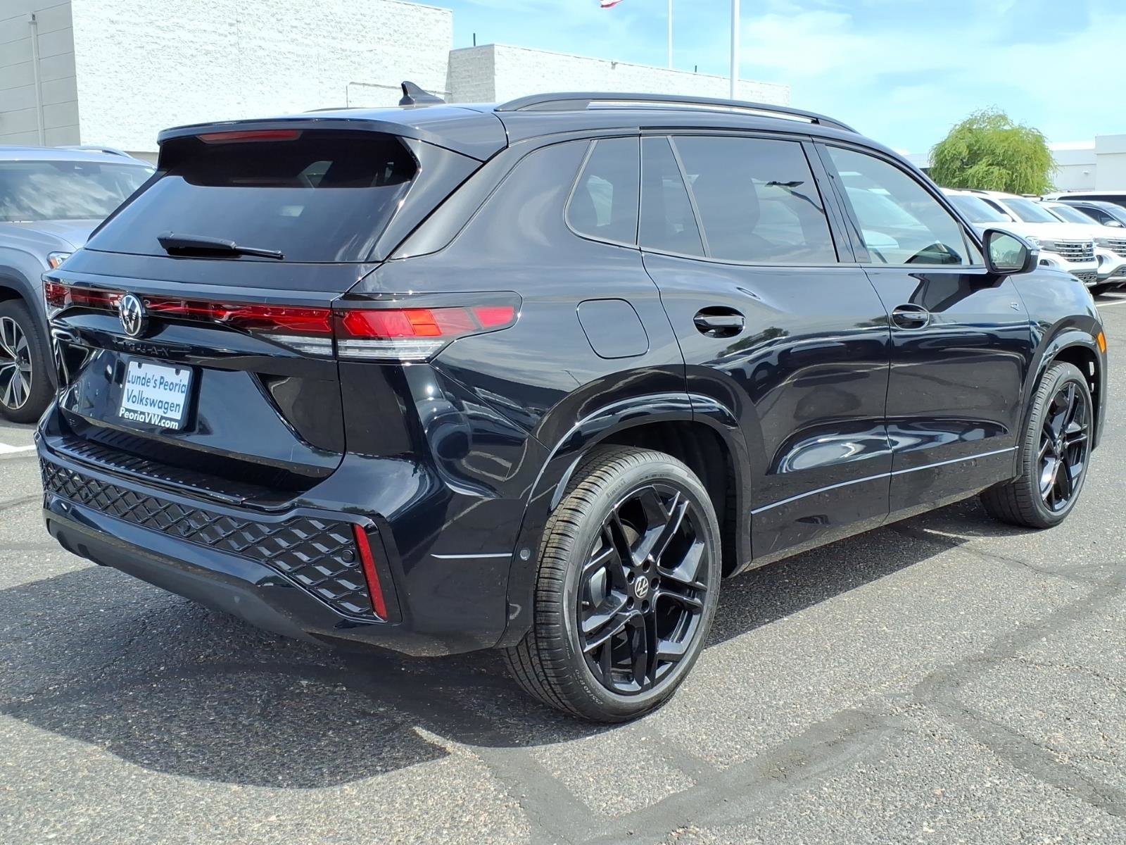 New 2026 Volkswagen Tiguan SE R-Line image 5