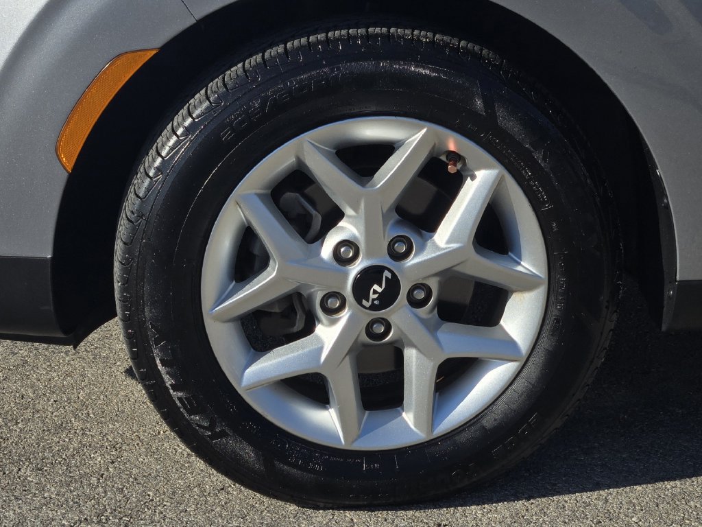 Certified 2022 Kia Soul LX w/ Technology Package FWD image 14