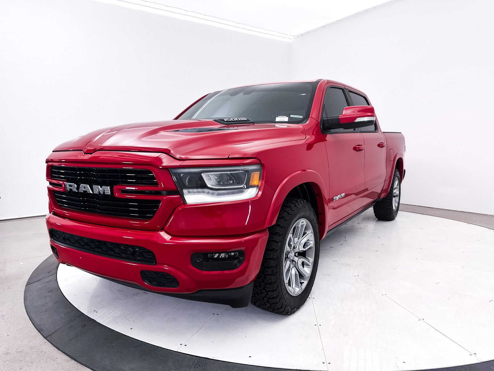 Used 2022 RAM 1500 Laramie w/ Sport Appearance Package image 11