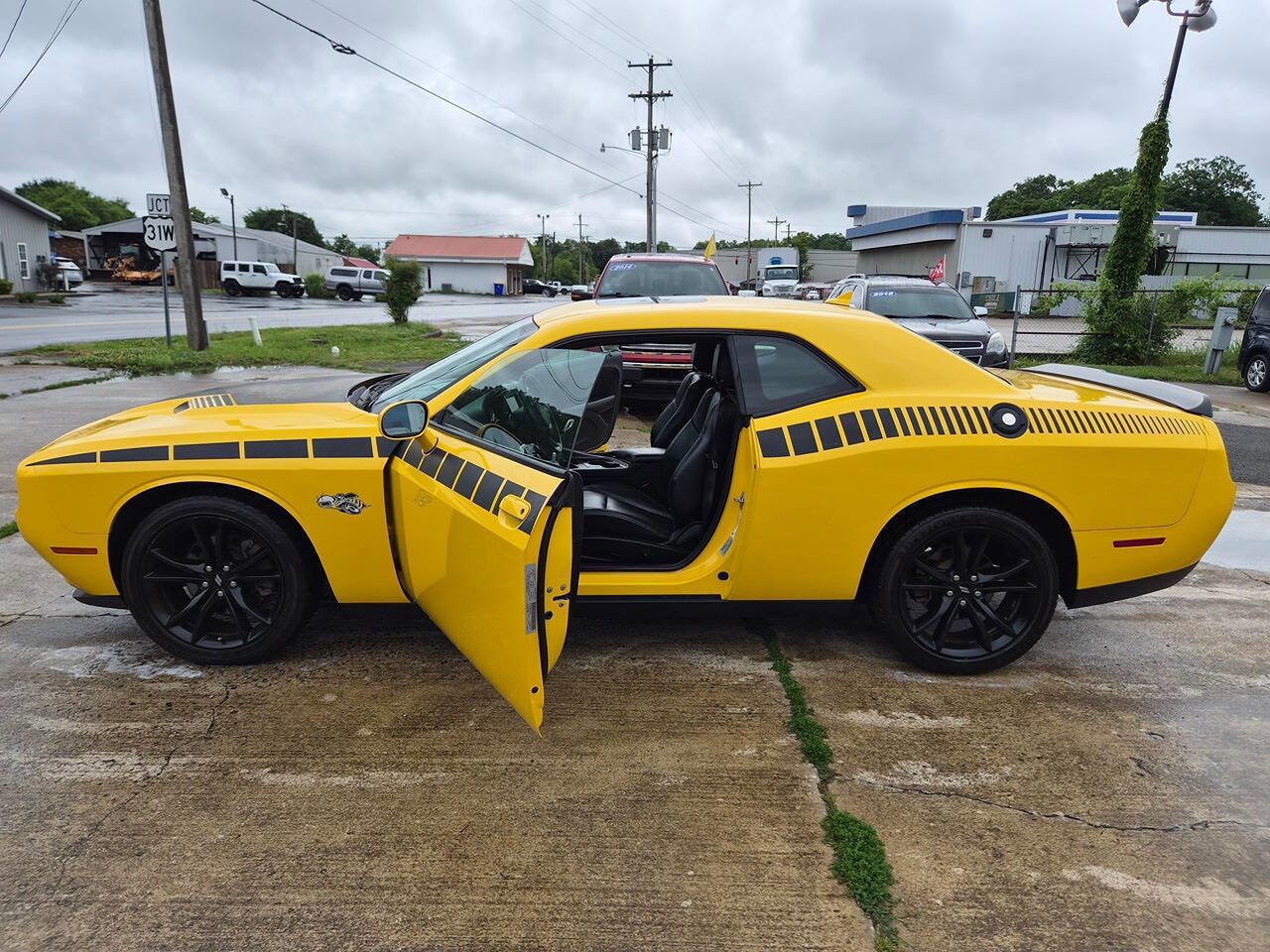 Used 2017 Dodge Challenger SXT RWD image 18