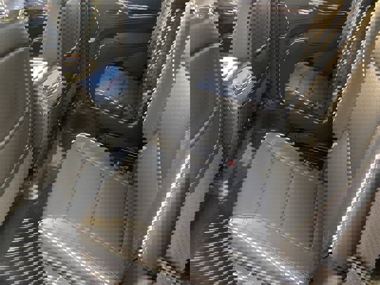 Used 2022 Cadillac Escalade Premium Luxury w/ Performance Package image 16