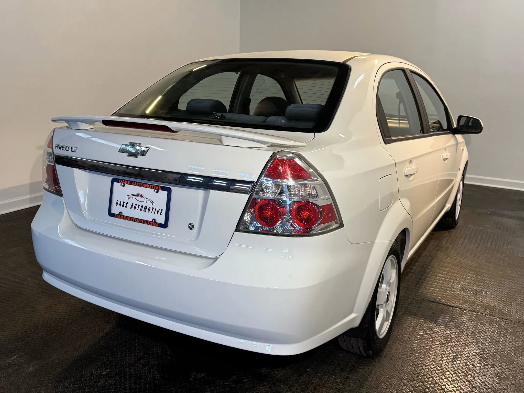Used 2007 Chevrolet Aveo LT FWD image 4