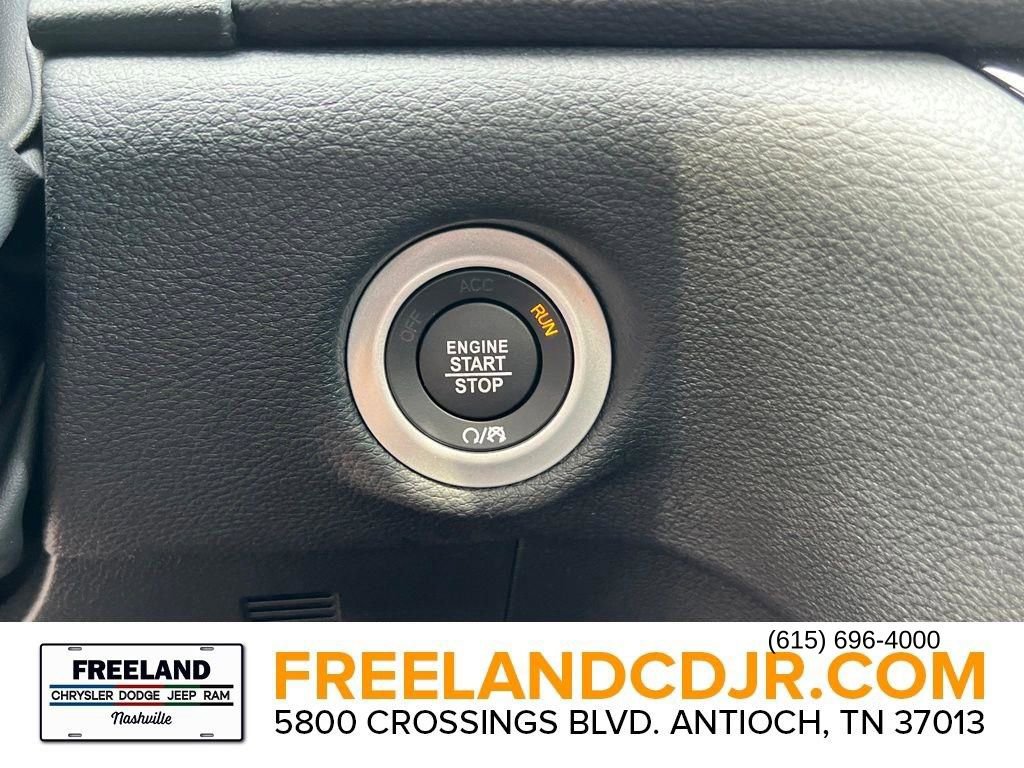 New 2025 Chrysler Pacifica Select image 15