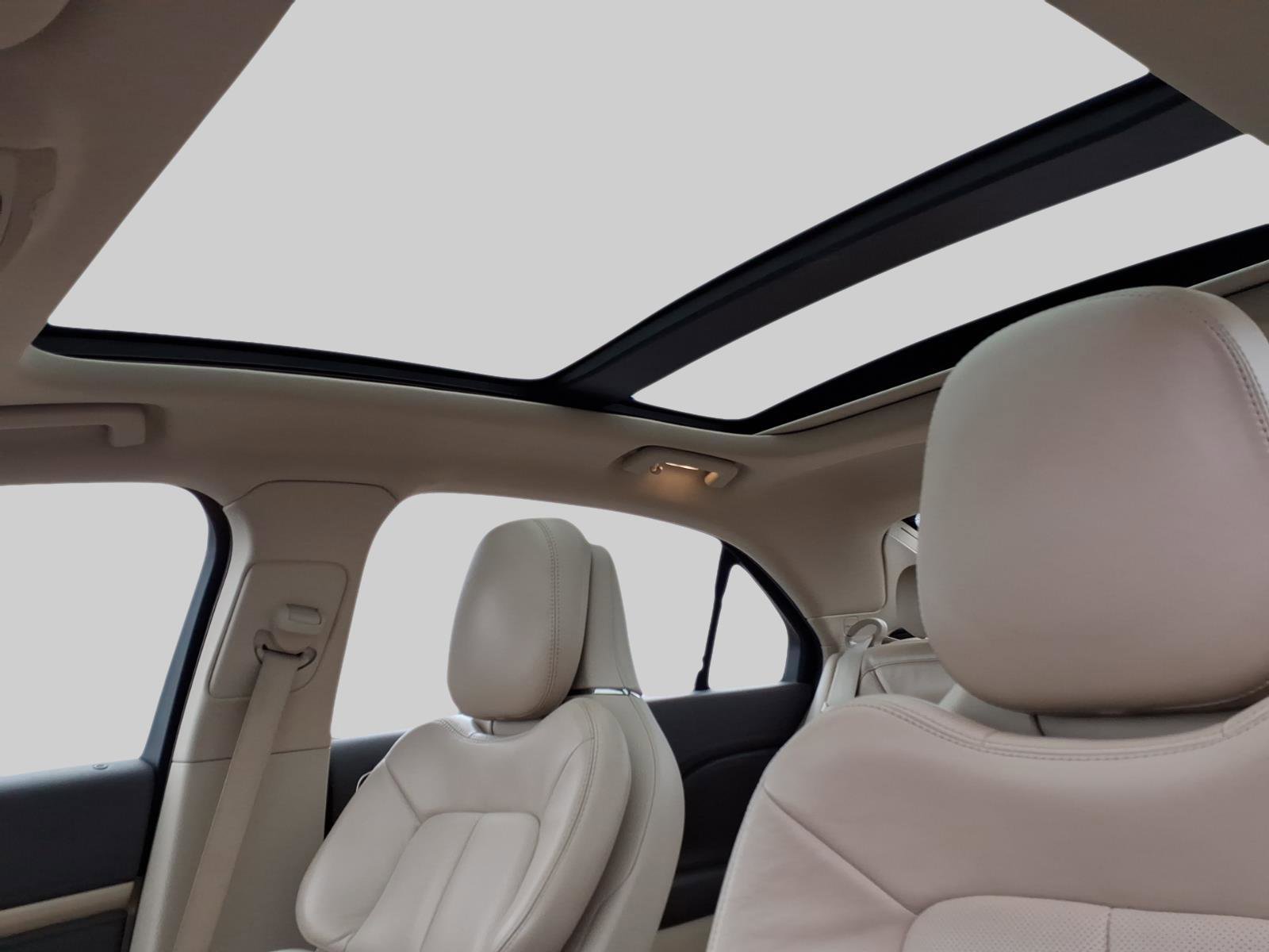 Used 2017 Lincoln Continental Reserve w/ Climate Package image 18