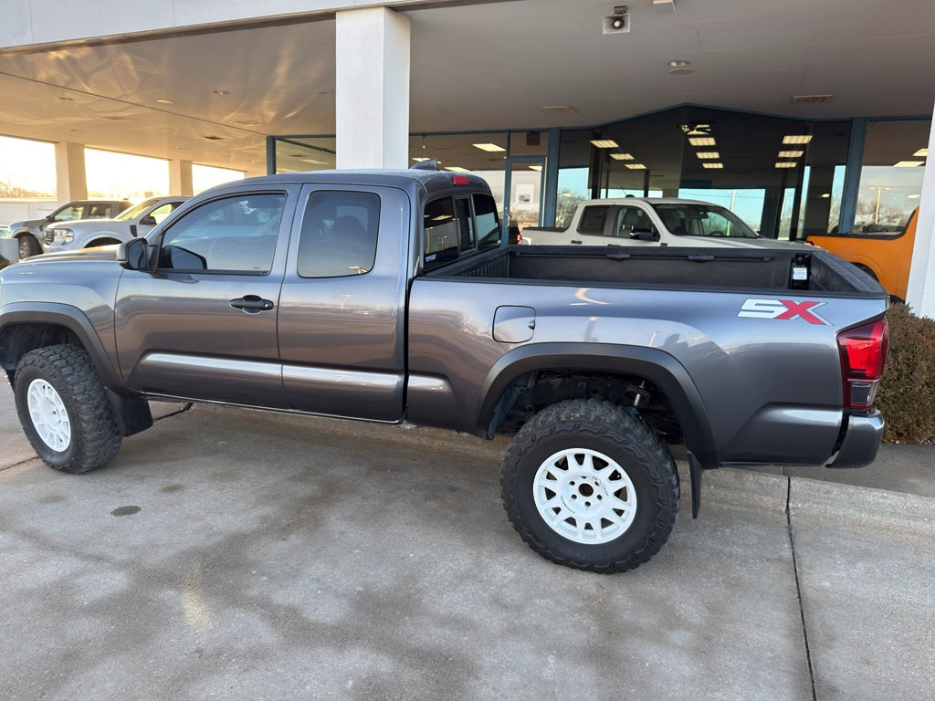 Used 2020 Toyota Tacoma SR5 image 10