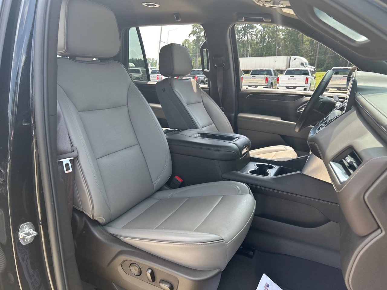 Used 2024 GMC Yukon SLT w/ SLT Luxury Package RWD image 19