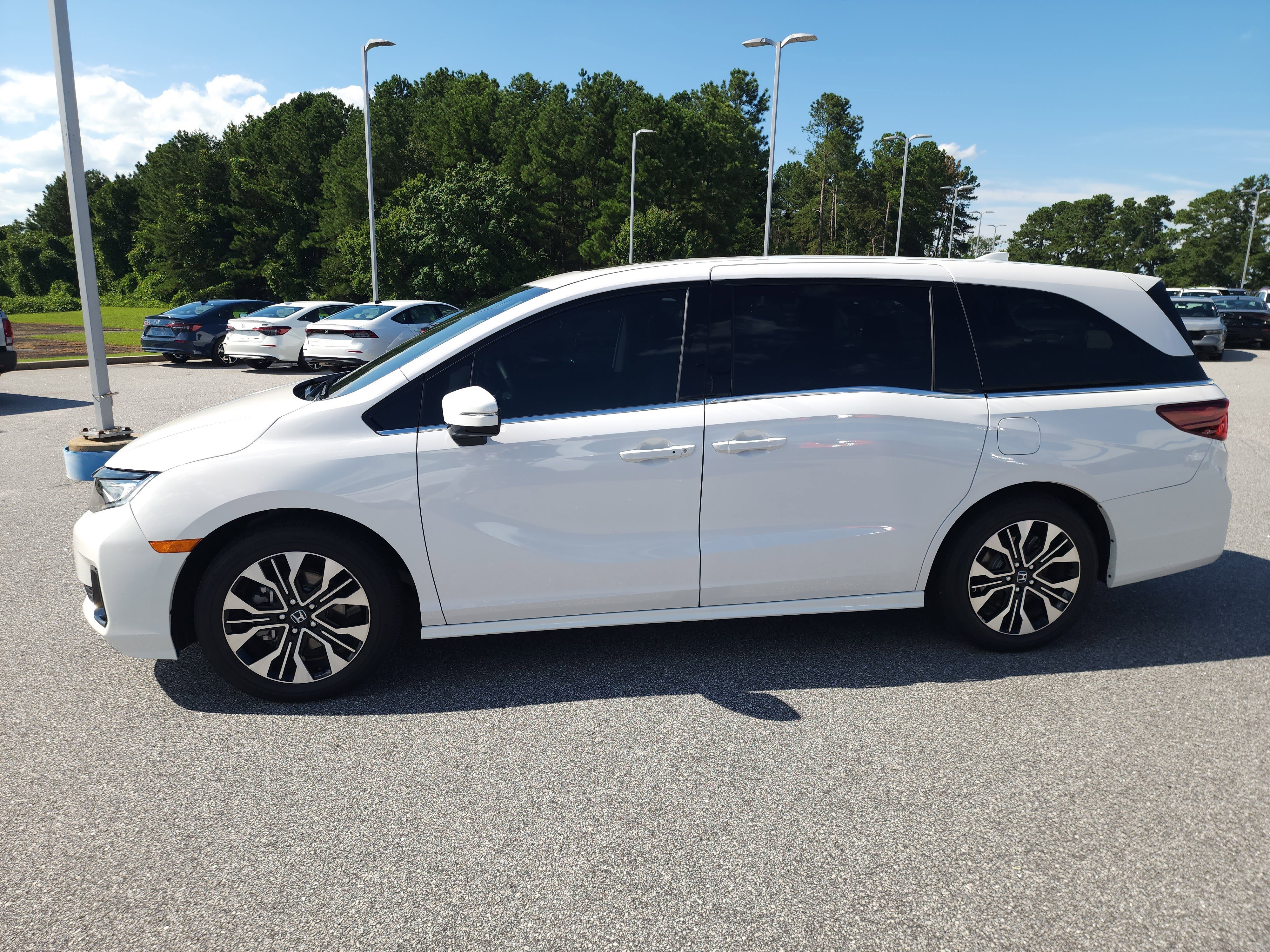 Used 2025 Honda Odyssey Elite image 8