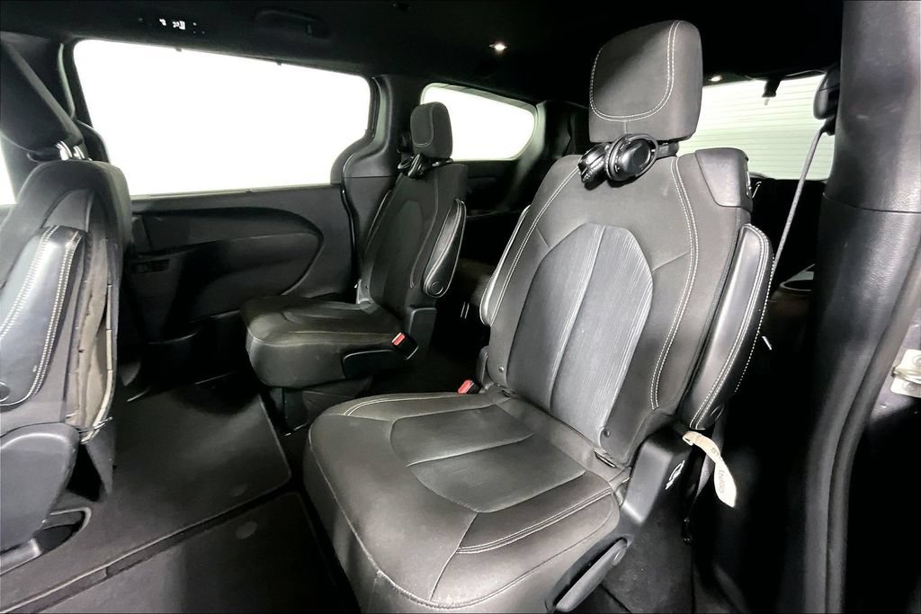 Used 2020 Chrysler Pacifica Touring w/ S Appearance Package FWD image 26