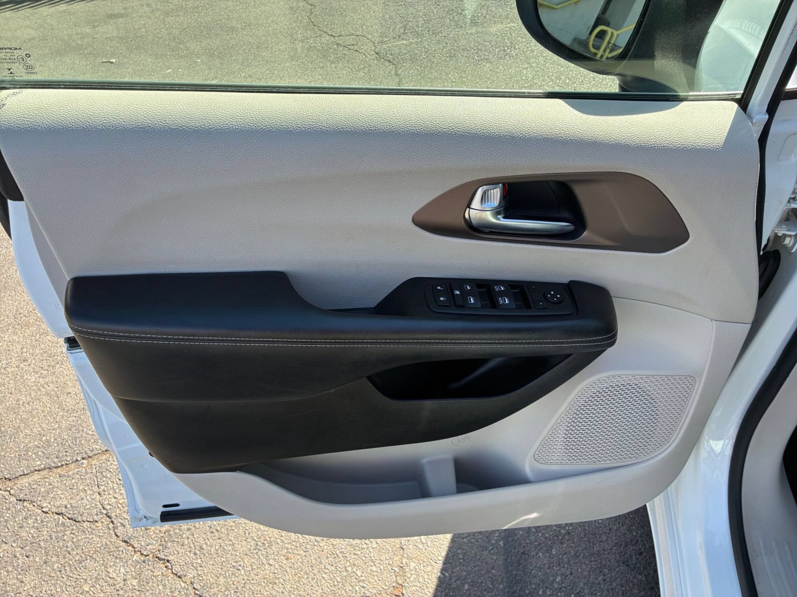 Used 2023 Chrysler Voyager LX FWD image 18