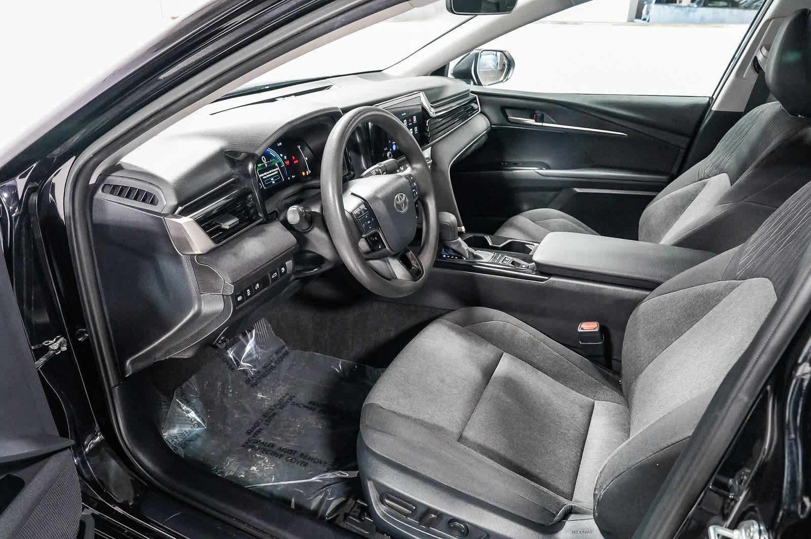 Used 2025 Toyota Camry LE w/ Convenience Package FWD image 17