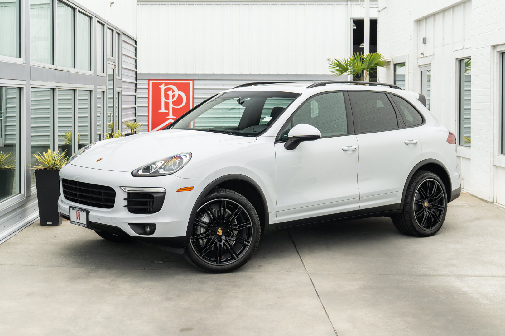 Used 2018 Porsche Cayenne S AWD/4WD image 2