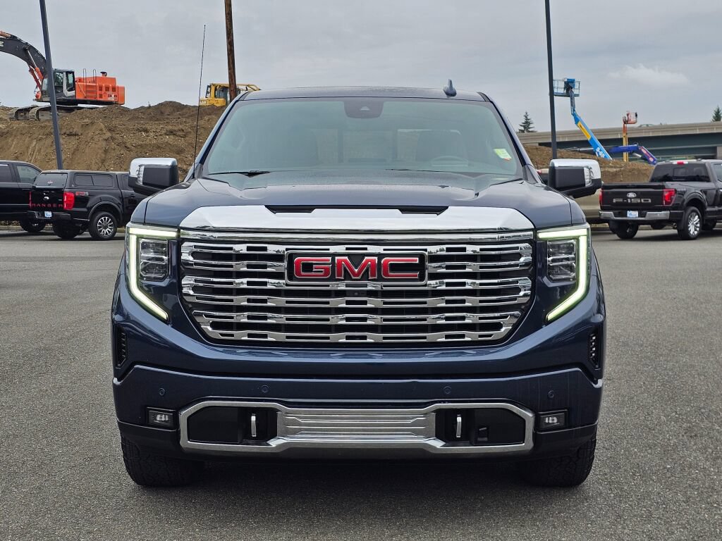 Used 2023 GMC Sierra 1500 Denali w/ Technology Package AWD/4WD image 2