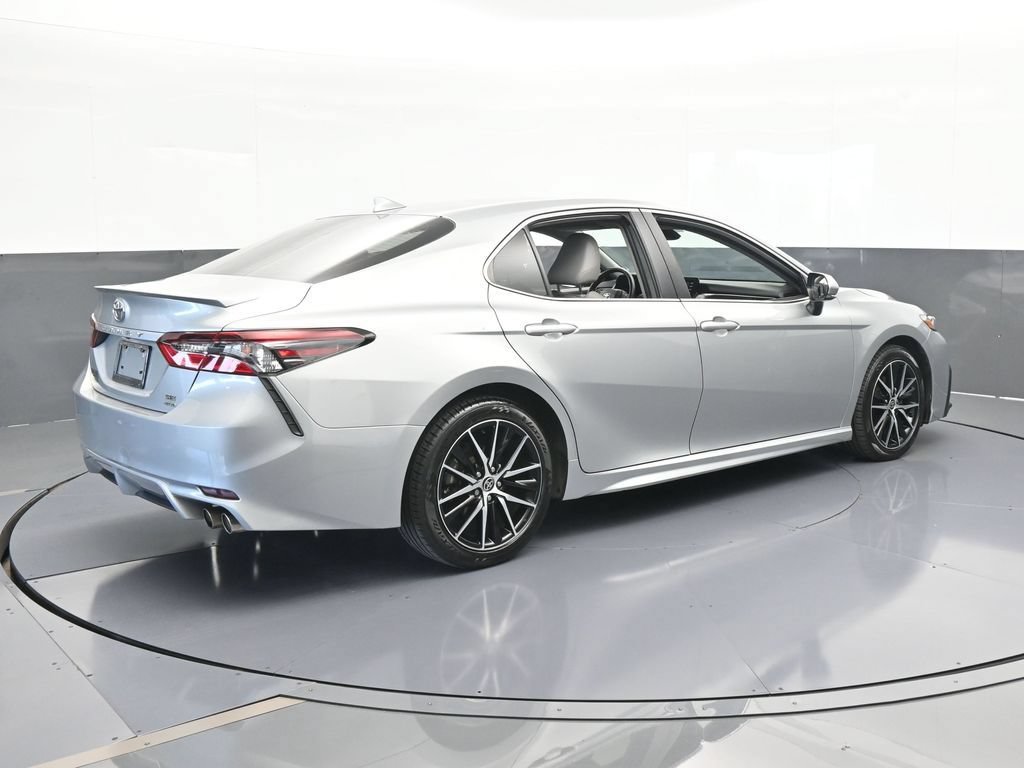 Used 2021 Toyota Camry SE w/ Cold Weather Package AWD/4WD image 6