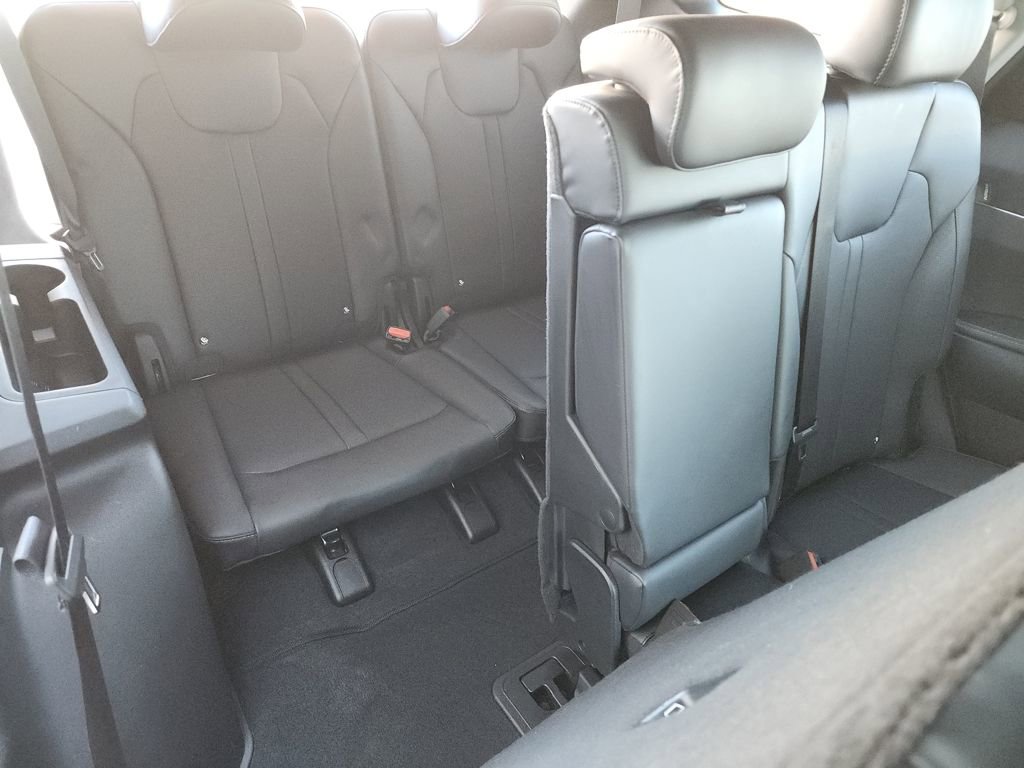 Used 2025 Kia Sorento S image 19