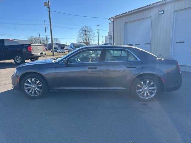 Used 2016 Chrysler 300 Limited w/ Driver Convenience Group image 7