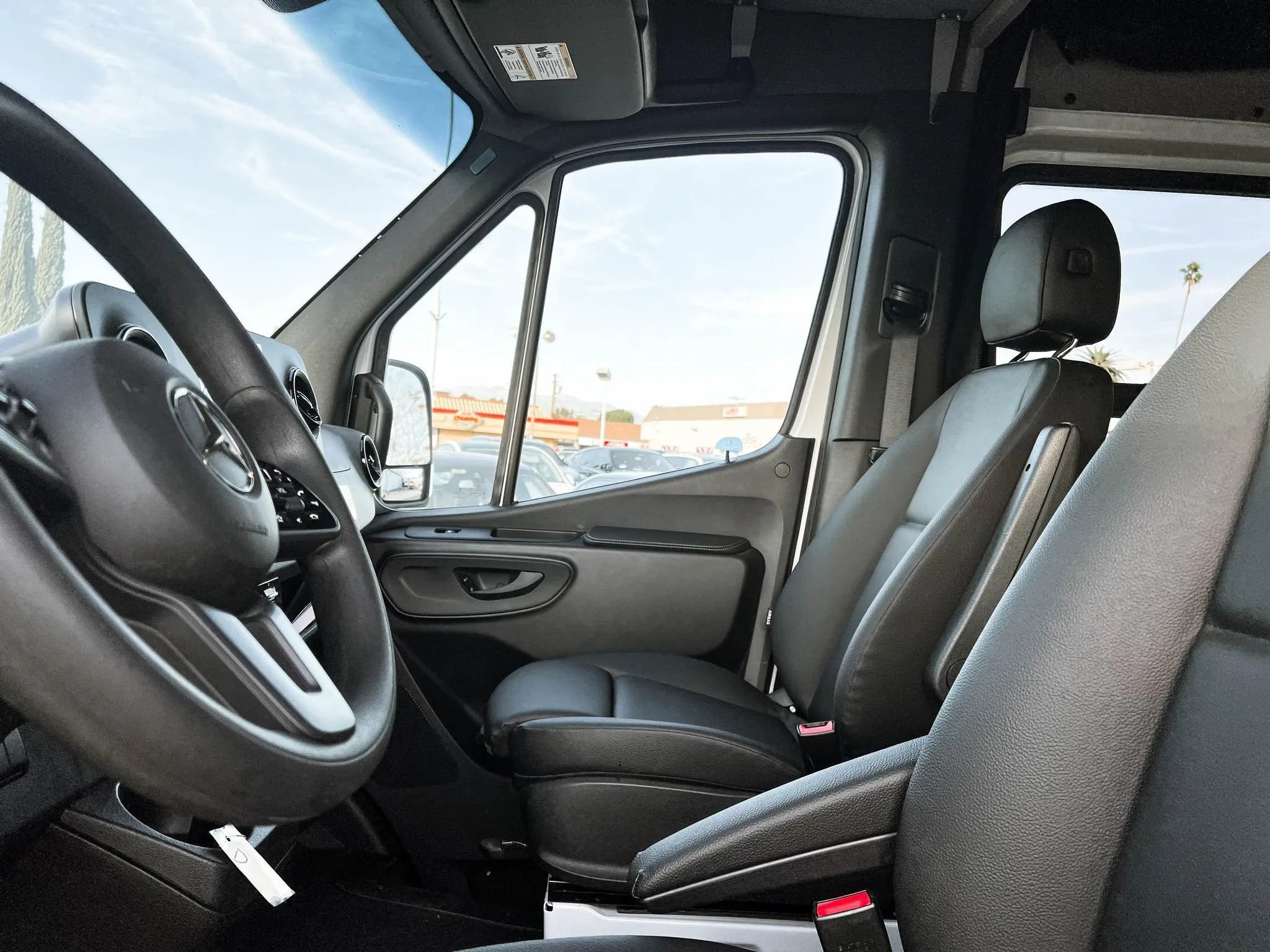 Used 2022 Mercedes-Benz Sprinter 2500 image 46