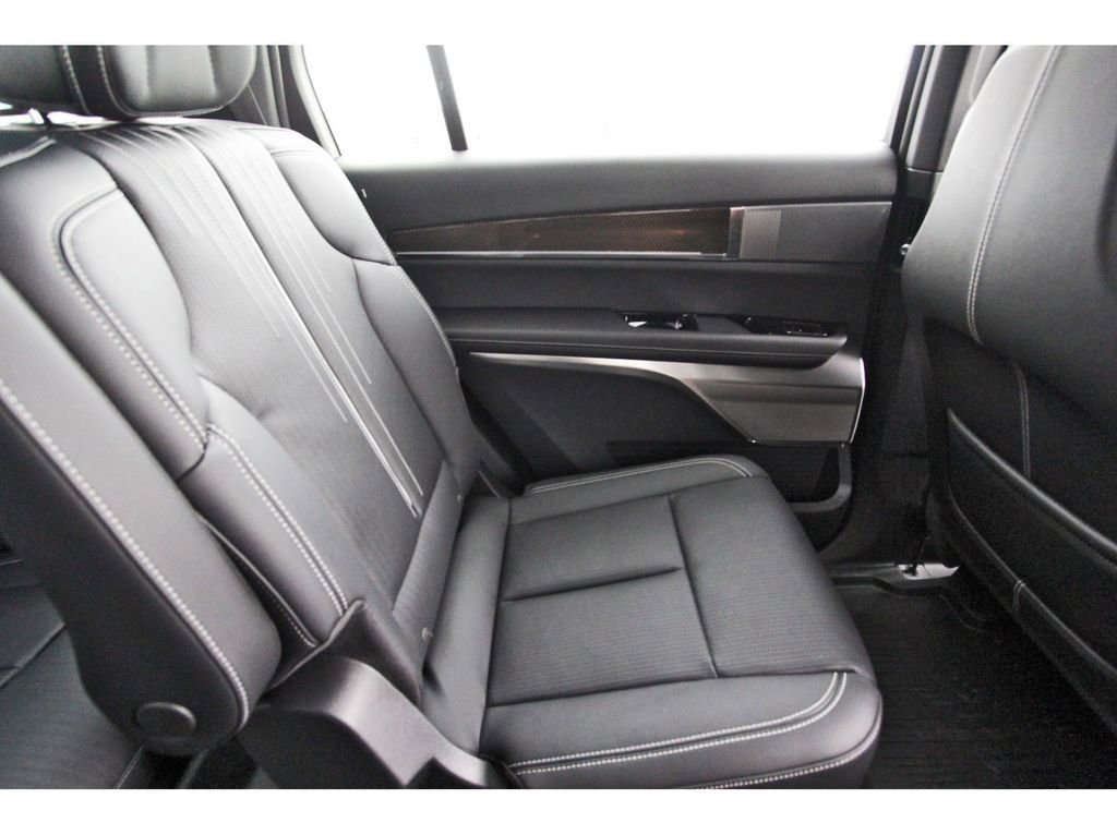 New 2026 Cadillac Vistiq Premium Luxury AWD/4WD image 11