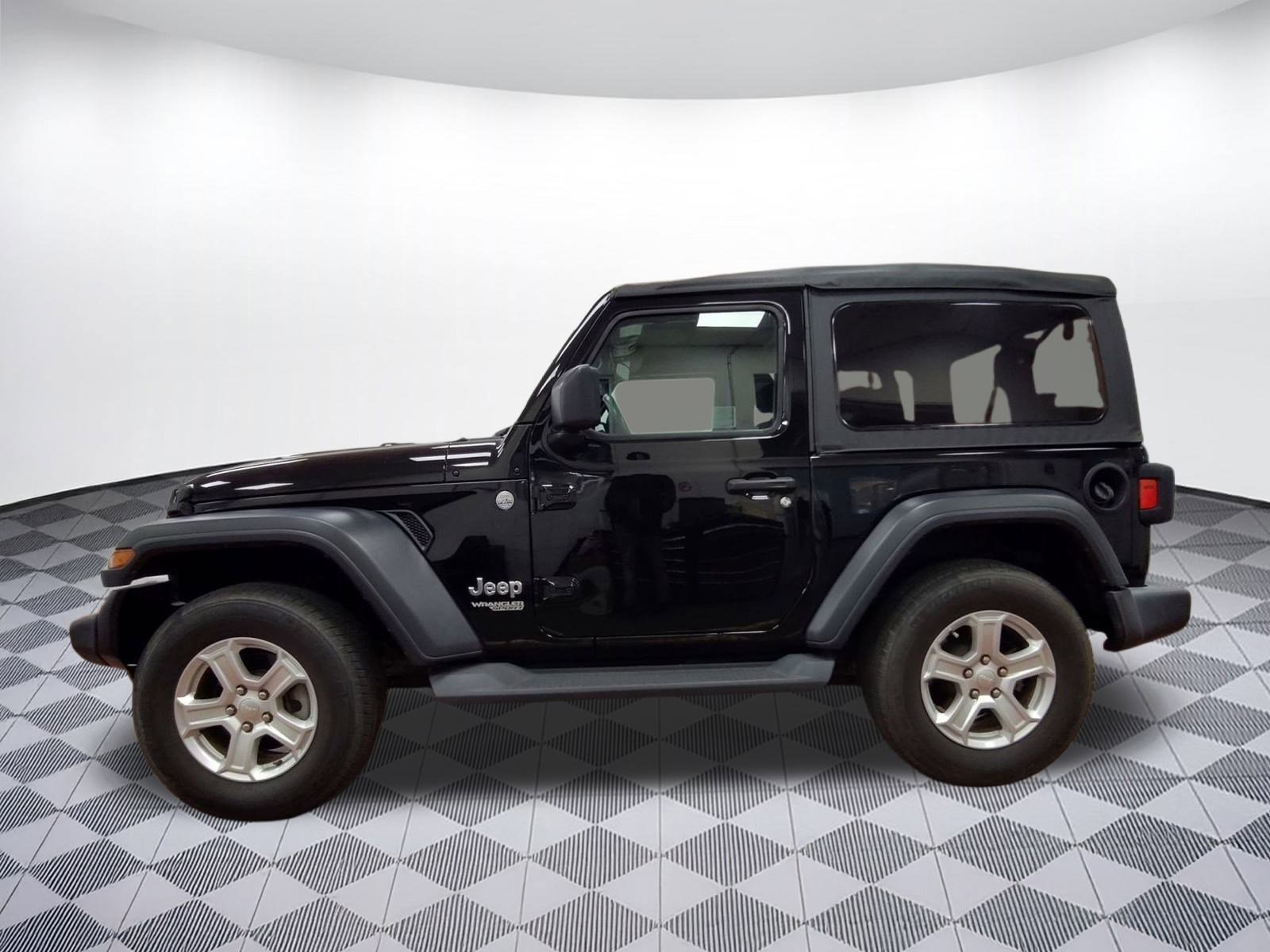 Used 2019 Jeep Wrangler Sport image 2