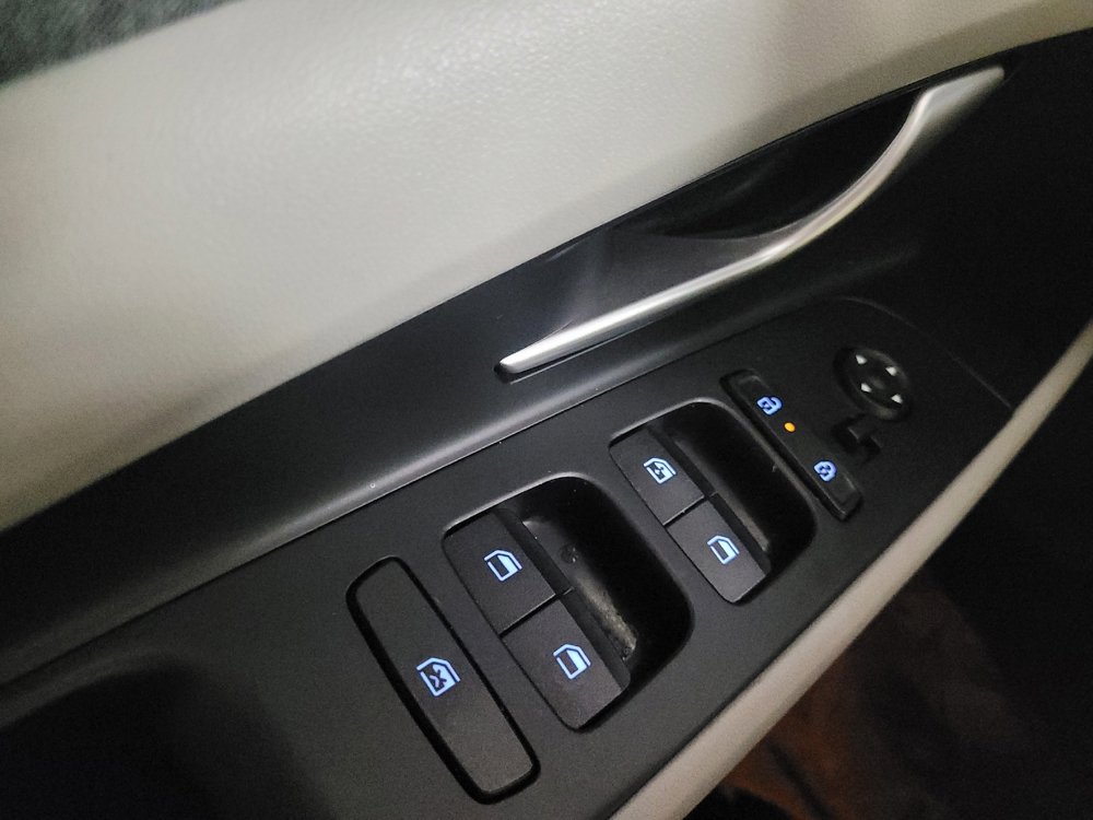 Used 2025 Hyundai Elantra Limited FWD image 27