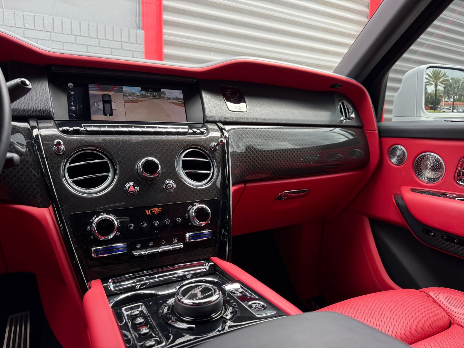 Used 2022 Rolls-Royce Cullinan Black Badge image 25