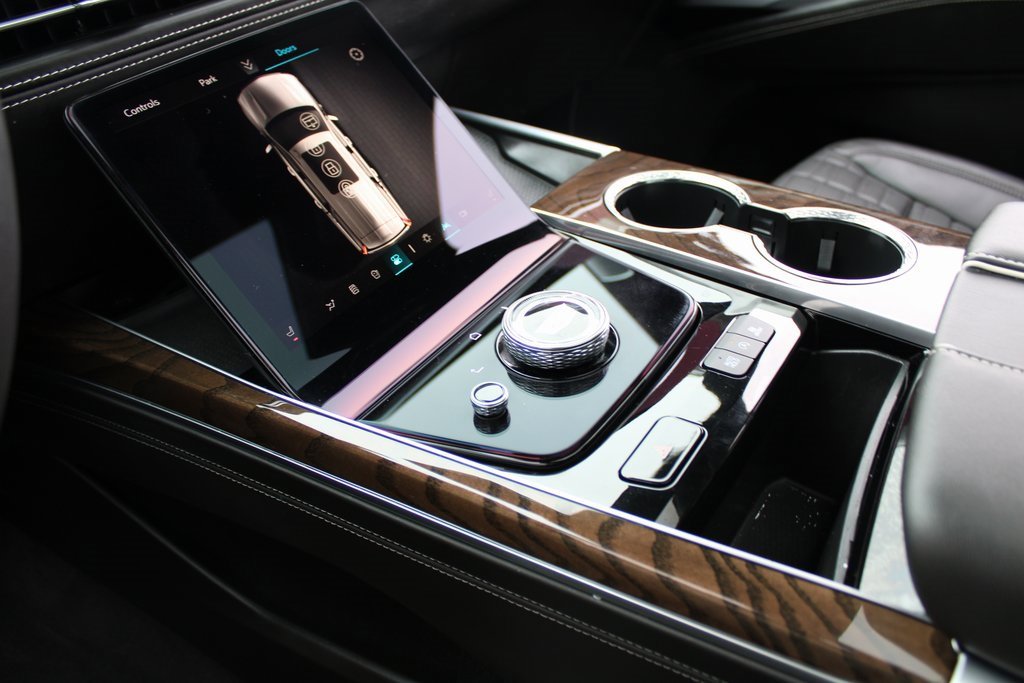 Used 2025 Cadillac Escalade ESV Sport Platinum w/ LPO, ONYX Package image 19