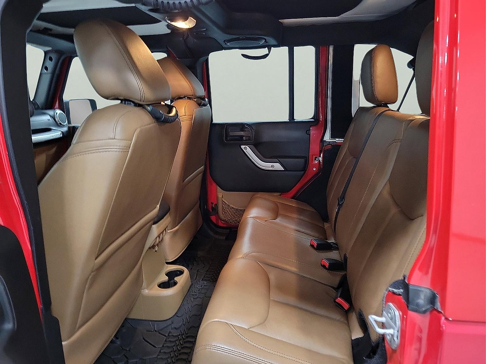 Used 2014 Jeep Wrangler Unlimited Rubicon w/ Connectivity Group image 8