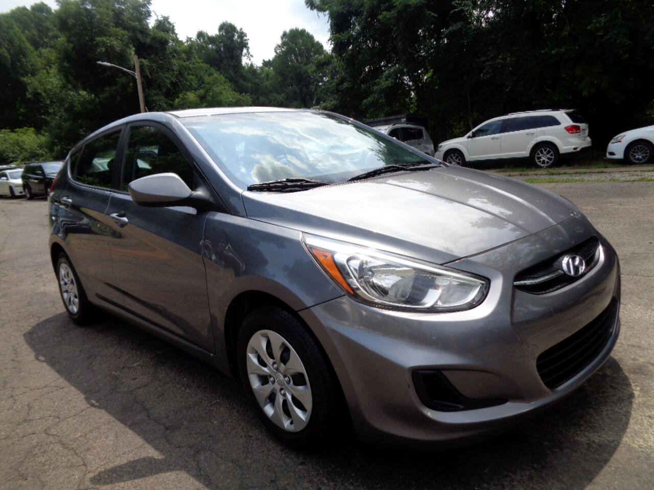 Used 2017 Hyundai Accent SE image 3
