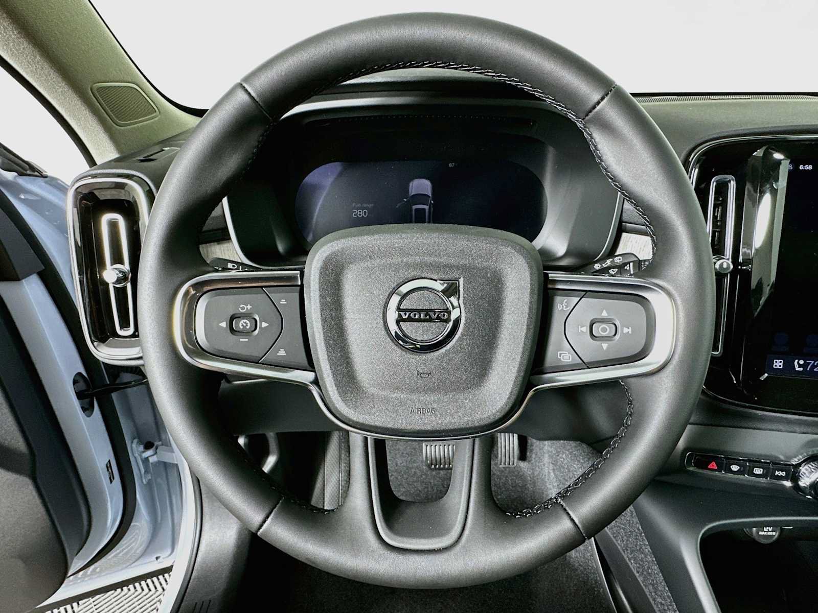 New 2026 Volvo XC40 B5 Ultra AWD/4WD image 11