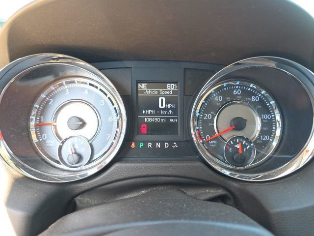 Used 2011 Chrysler Town & Country Limited image 17