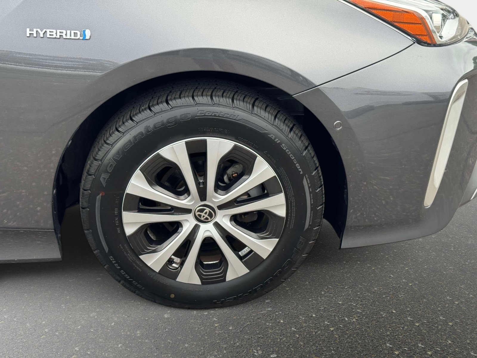 Certified 2022 Toyota Prius XLE AWD/4WD image 9